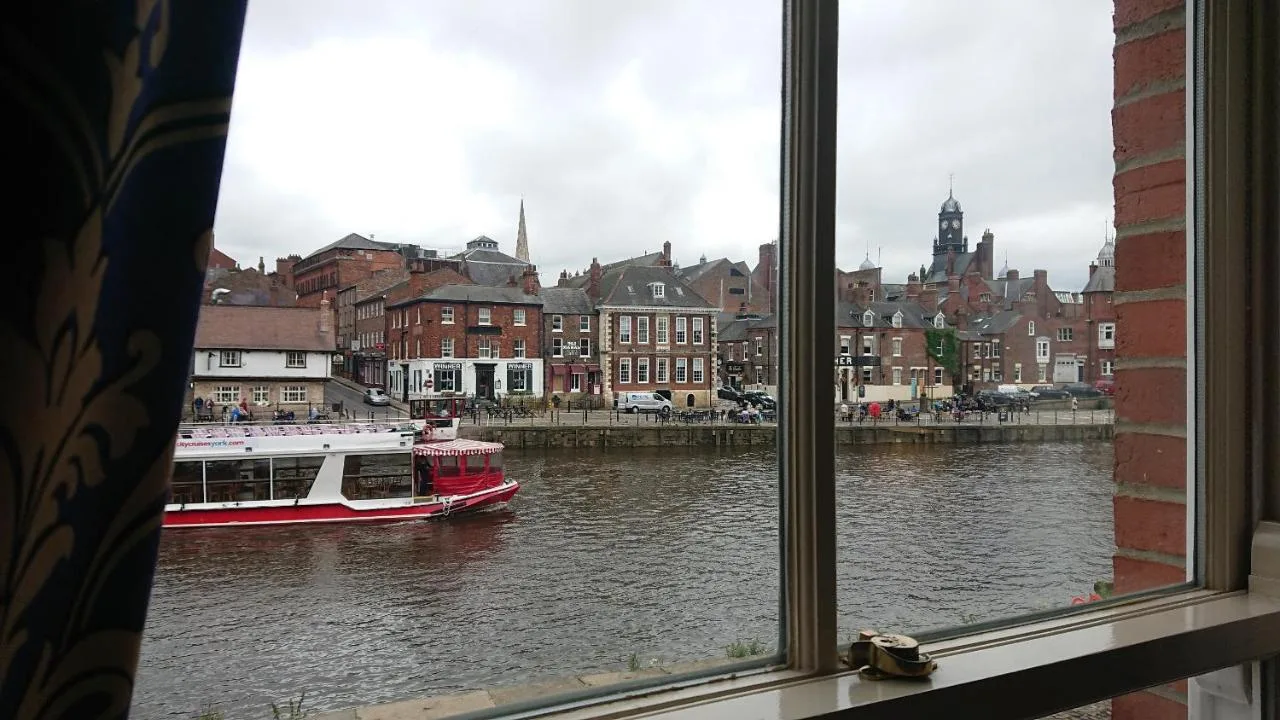 River View Family Room (Hotel)