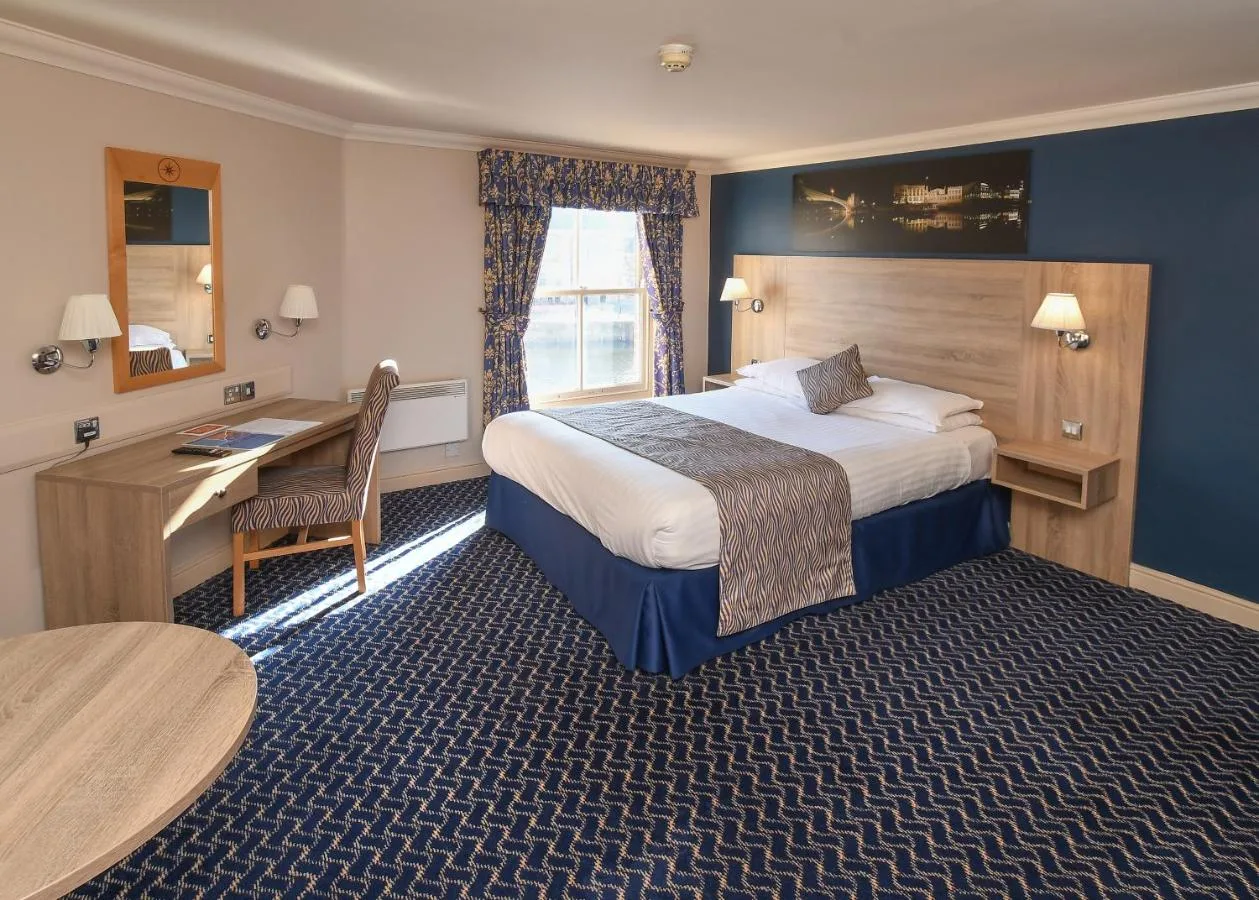 The Queens Hotel & Victoria Cloisters Apartments